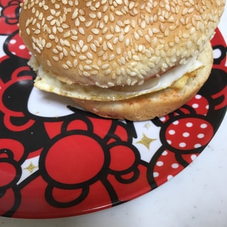 バンズ♡目玉焼きとブレンドチーズバーガー(^^)